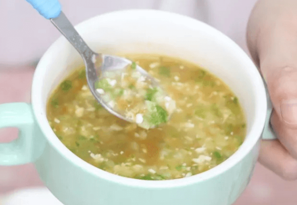 宝宝吃一些饭寓意着能够腰缠万贯