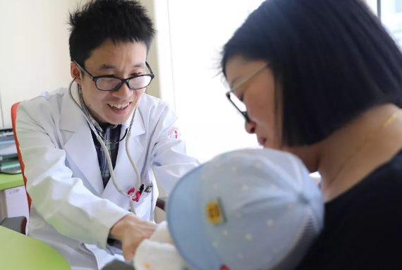 母乳为宝宝提供足够的营养