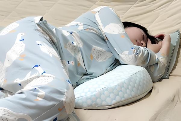 枕头下放卫生巾不能助孕