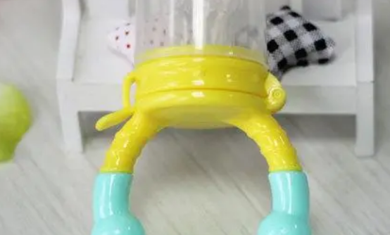安抚奶嘴和牙胶都比建议