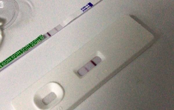 两道杠显示一深一浅可能是因为试纸本身有问题