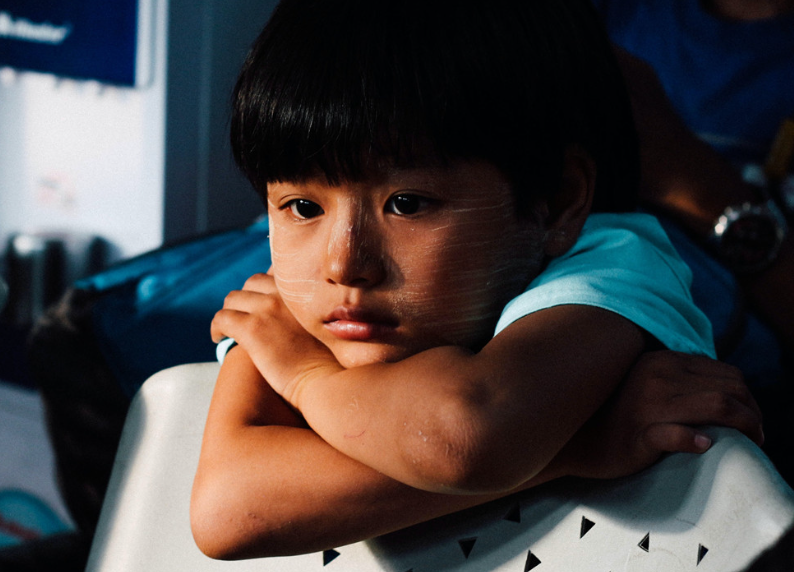 孩子缺乏母爱会变得不自信