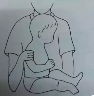 小儿坐在腿上